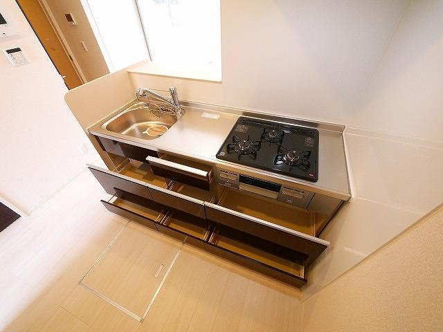 リアングランデのキッチン|コンパクトなキッチンで掃除もラクラク