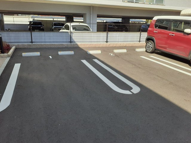 ヴァンベール田寺Ｂの駐車場