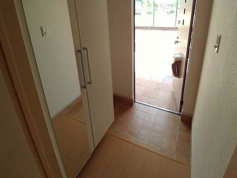 グランデ光祥１の玄関