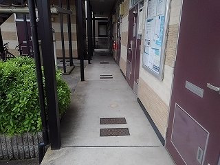 レオパレス北条永良の玄関|１Ｆ玄関前