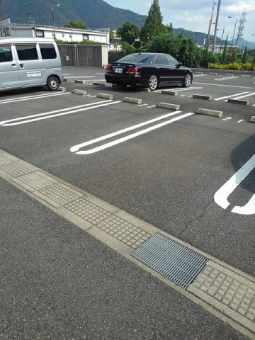 フリーデ　Ｃの駐車場|駐車場があります