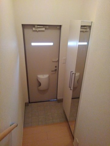 フリーデ　Ｃの玄関|収納もある玄関です