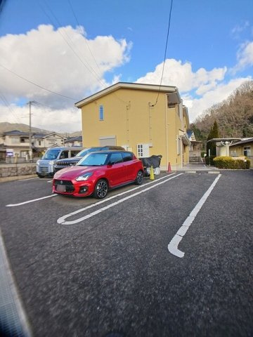 ティ・シュティルⅤの駐車場|駐車場があるので、車を買う予定の方も安心です