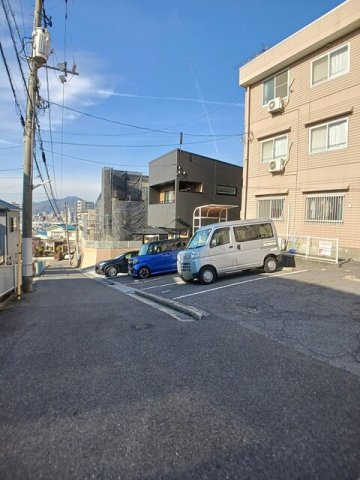 タウンヒルズＮの駐車場|車をお持ちの方に嬉しい駐車場付きの物件です