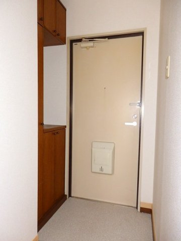 コンフォートＴの玄関|明るい玄関です