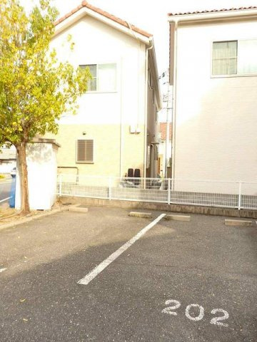 コンフォートＴの駐車場|車をお持ちの方に嬉しい駐車場付きの物件です
