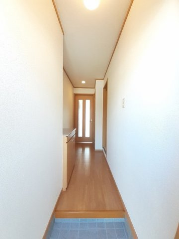 エレガンスＳの玄関|ゆったりとした玄関です