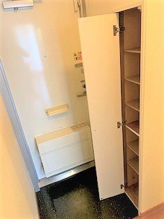 レオパレスアベニールの玄関|シューズボックス有り