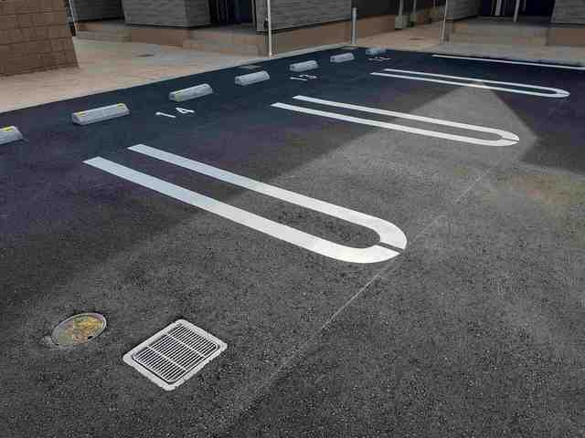 エル　フルーリエⅠの駐車場