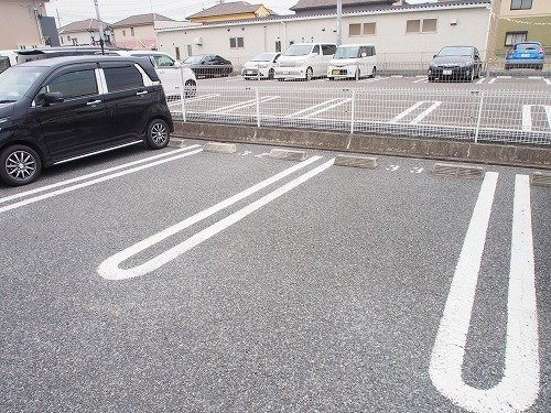 ソレイユ東山Ⅰの駐車場