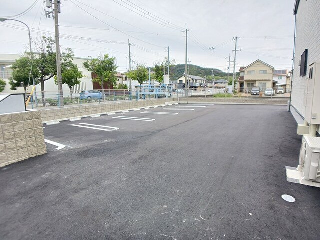 ルミナーレＡの駐車場