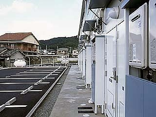 レオパレスＭＡＴＳＵＤＡの玄関|玄関前