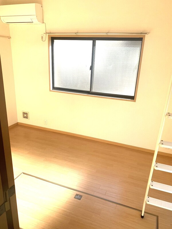 川崎市多摩区宿河原２丁目のアパートの居間・リビング