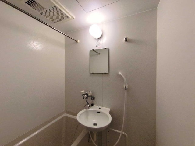レオパレス北平野の浴室