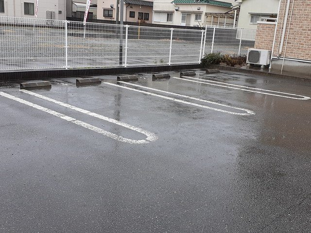 メゾン・カルム・Ｍの駐車場