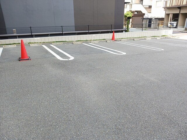 クレール姫路の駐車場