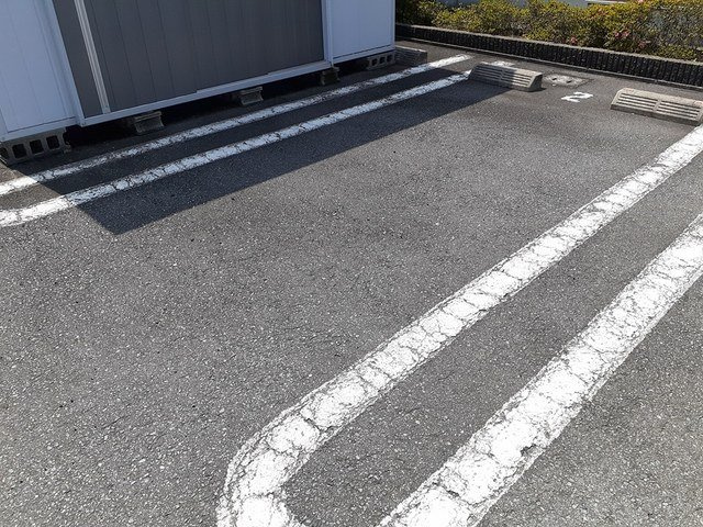 シャルマンビラＡの駐車場