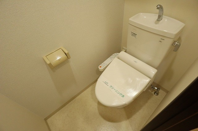 寝屋川市早子町の賃貸マンションのトイレ|※同タイプの間取りのお写真となります。