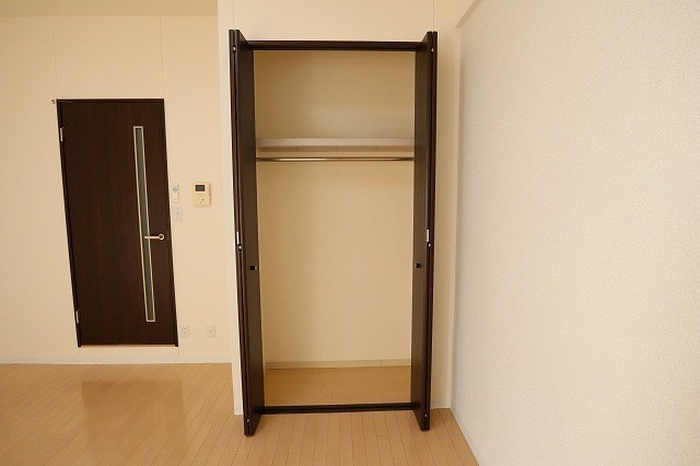 寝屋川市早子町の賃貸マンションの収納|※同タイプの間取りのお写真となります。
