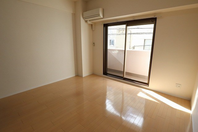 寝屋川市早子町の賃貸マンションの居間・リビング|※同タイプの間取りのお写真となります。