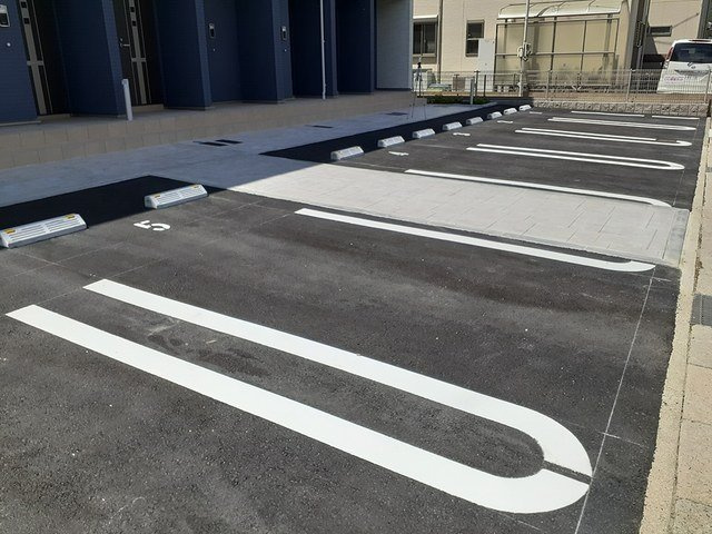 カーサ・ブライトの駐車場