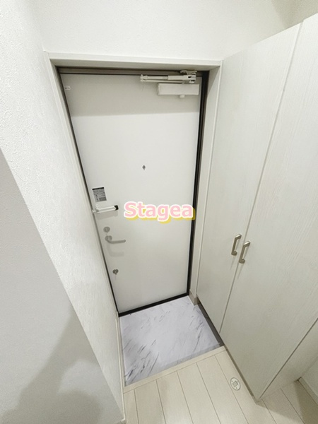 Infoglia Brezzaの玄関