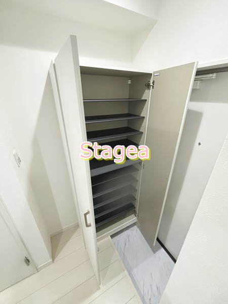 Infoglia Brezzaの玄関