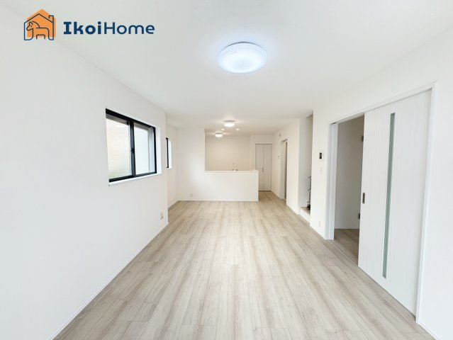 明石市魚住町西岡　全２棟A号棟　新築戸建　の居間・リビング|【ホームページに現地動画掲載中】●年中無休：当日予約可●広い開放感があり大型家具の設置可能
