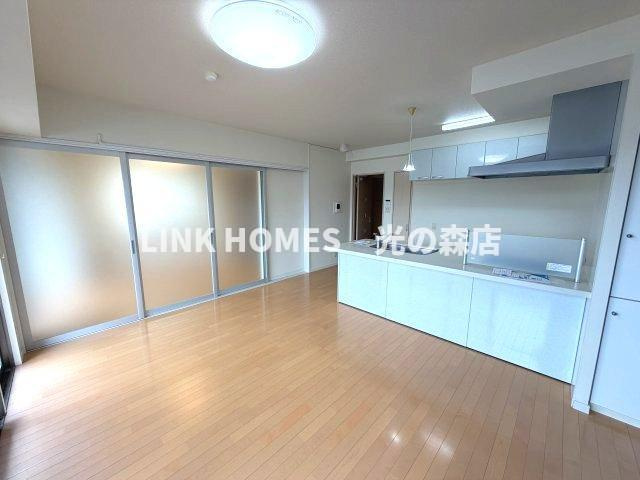 菊池郡菊陽町光の森６丁目の賃貸マンションの居間・リビング|ゆったり過ごせる居間です