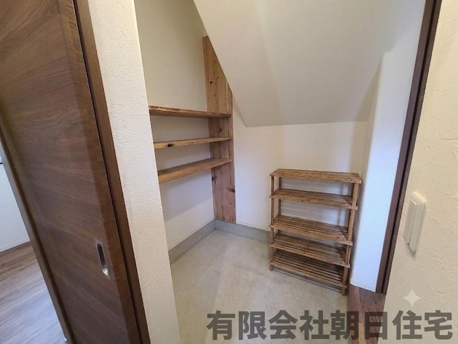 【収納】 | 馬潟町ガレージ付中古戸建 | シューズクロークがあり収納も安心です