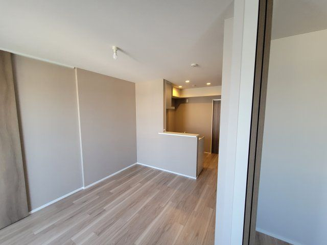 Ｌ’ｏｉｓｅａｕ　ｂｌｅｕロワゾ　ブルー甲子園の居間・リビング