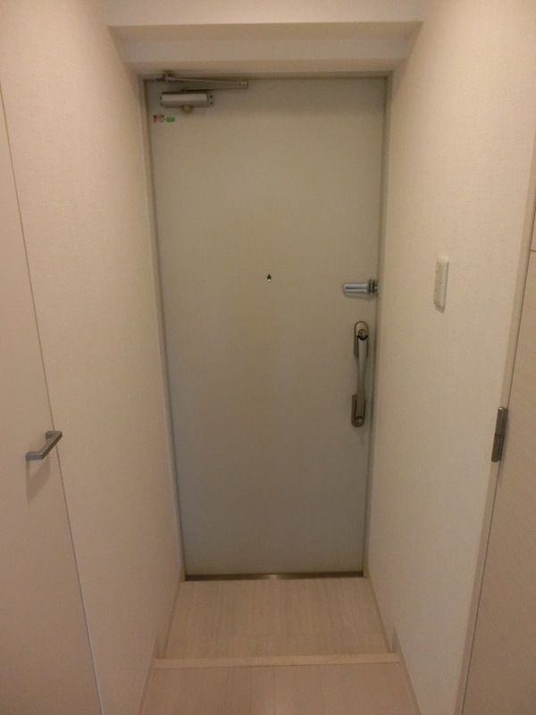 エレンシアKの玄関