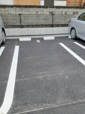 【駐車場】 | サイドポート | 車をお持ちの方に嬉しい駐車場付きの物件です