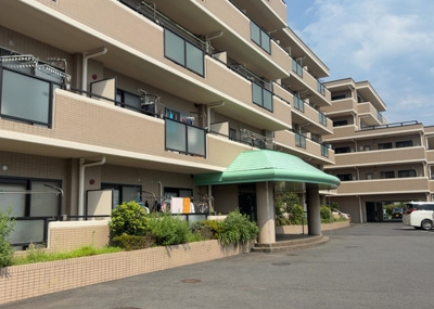 【構造・工法・仕様】 | カサヴェール八王子 | ＲＣ造、Reinforced Concreteは直訳すると補強されたコンクリートです。主に柱や梁・床・壁が鉄筋とコンクリートで構成おり、鉄筋を組んだ型枠にコンクリートを流し込んで固めたものを指します。