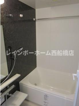 クレシェンテ梅月の浴室
