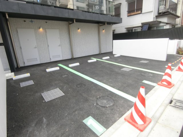 スタイリオ新丸子ノースの駐車場