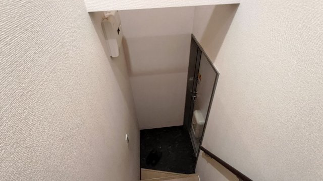 レオネクスト安岡寺の玄関