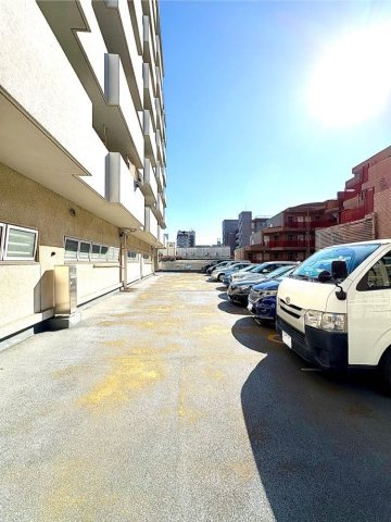 アーバンドエル杁中の駐車場