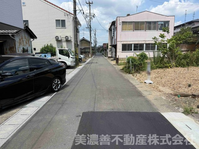 ６７２５８　羽島郡岐南町石原瀬土地の前面道路含む現地写真