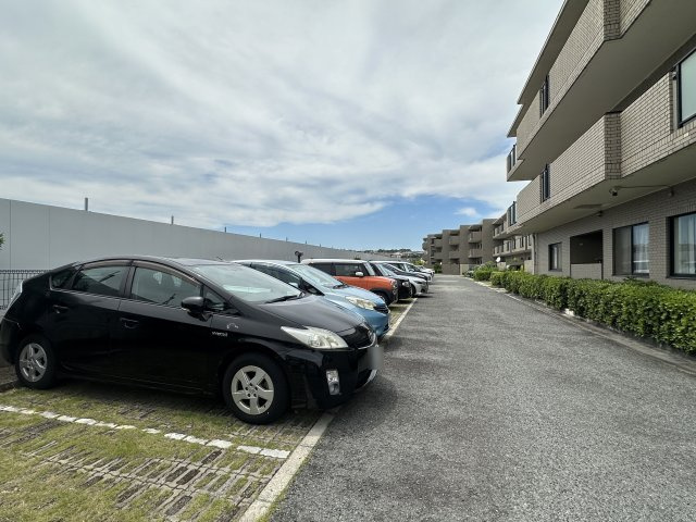 ロイヤル日光ハイツ明石の駐車場