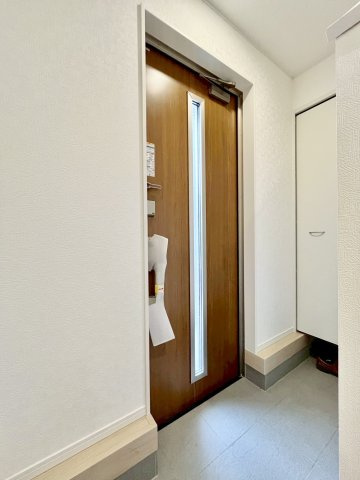 【仲介手数料無料】ふじみ野市新駒林第5―新築分譲住宅―限定１棟―の玄関|玄関で始まる新しい一日。心地よい空間が、毎日の生活に潤いを与えます。
収納も充実で、靴好きな方やコートを部屋に持ち込みたくない方におおすすめです！