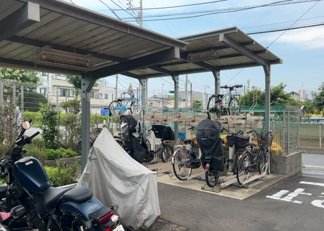 【駐車場】 | アーリアレジデンス南町田 | 車一台あたりに必要なスペースは、標準サイズの普通自動車で横幅2m50cm、長さ5mは必要になります。ただし、乗降のことも考慮して横幅3m30cm、長さ5m50cmほどは確保できるところを選びましょう。