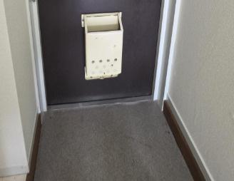 エクセレント泉の玄関
