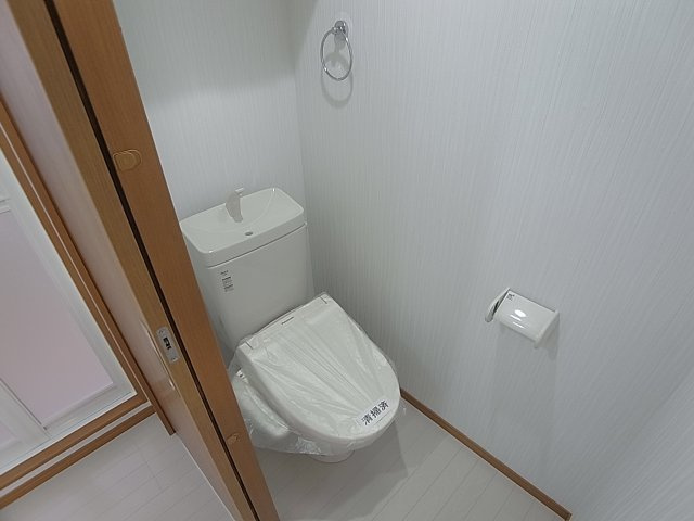 品川第6マンションのトイレ|温水洗浄便座付きのトイレ