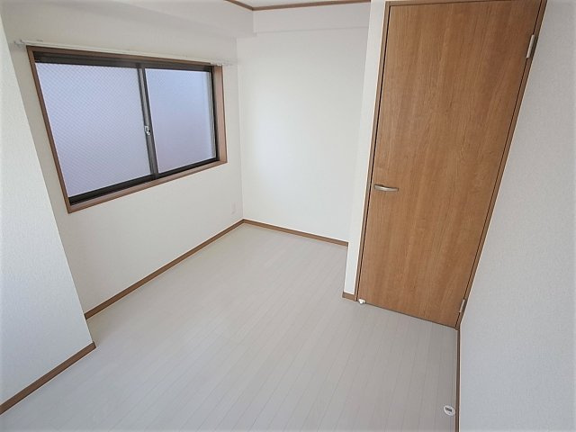 品川第6マンションの内装|天井高く開放感の有る室内