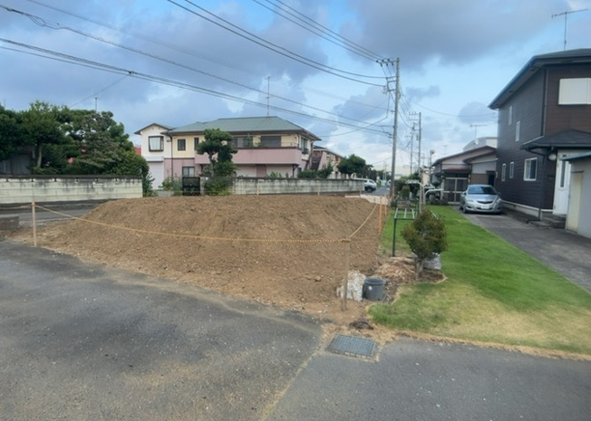 【外観】 | 家を建てる前提で土地を探している場合、地盤の丈夫さは譲れない条件の一つです。地盤が脆弱だと追加工事が必要となります。また、過去に地盤沈下や液状化現象を起こした土地は、できるだけ避けた方がいいでしょう。