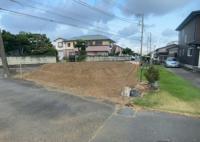 【外観】 | 人が暮らすうえで日光は大切な要素となります。日当たりの良さは譲れないポイントですね。併せて近くに大きな建築物の建築予定がないか、あるいはそれが可能な土地が近くにないか事前に確認することもお勧めします。