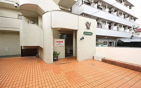 クレスト大和東のエントランス