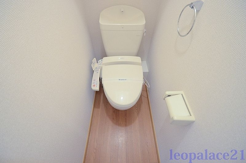 レオパレス加島駅ダイレクトⅠのトイレ|シンプルで使いやすいトイレです