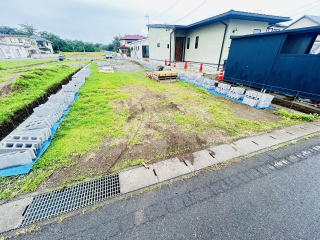 新築　佐波郡玉村町板井2期　LIGNAGE　4号棟の駐車場|現地写真　駐車スペースは並列3台分可能です！
